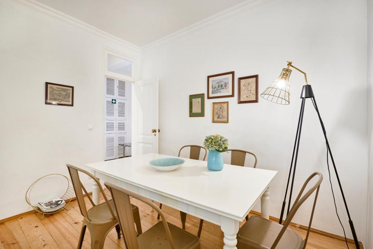 Spacious Bairro Alto Apartment With Courtyard, By Timecooler Lisboa Dış mekan fotoğraf