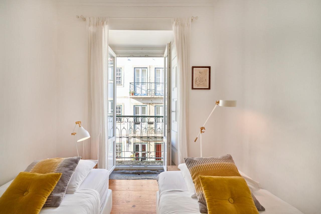 Spacious Bairro Alto Apartment With Courtyard, By Timecooler Lisboa Dış mekan fotoğraf